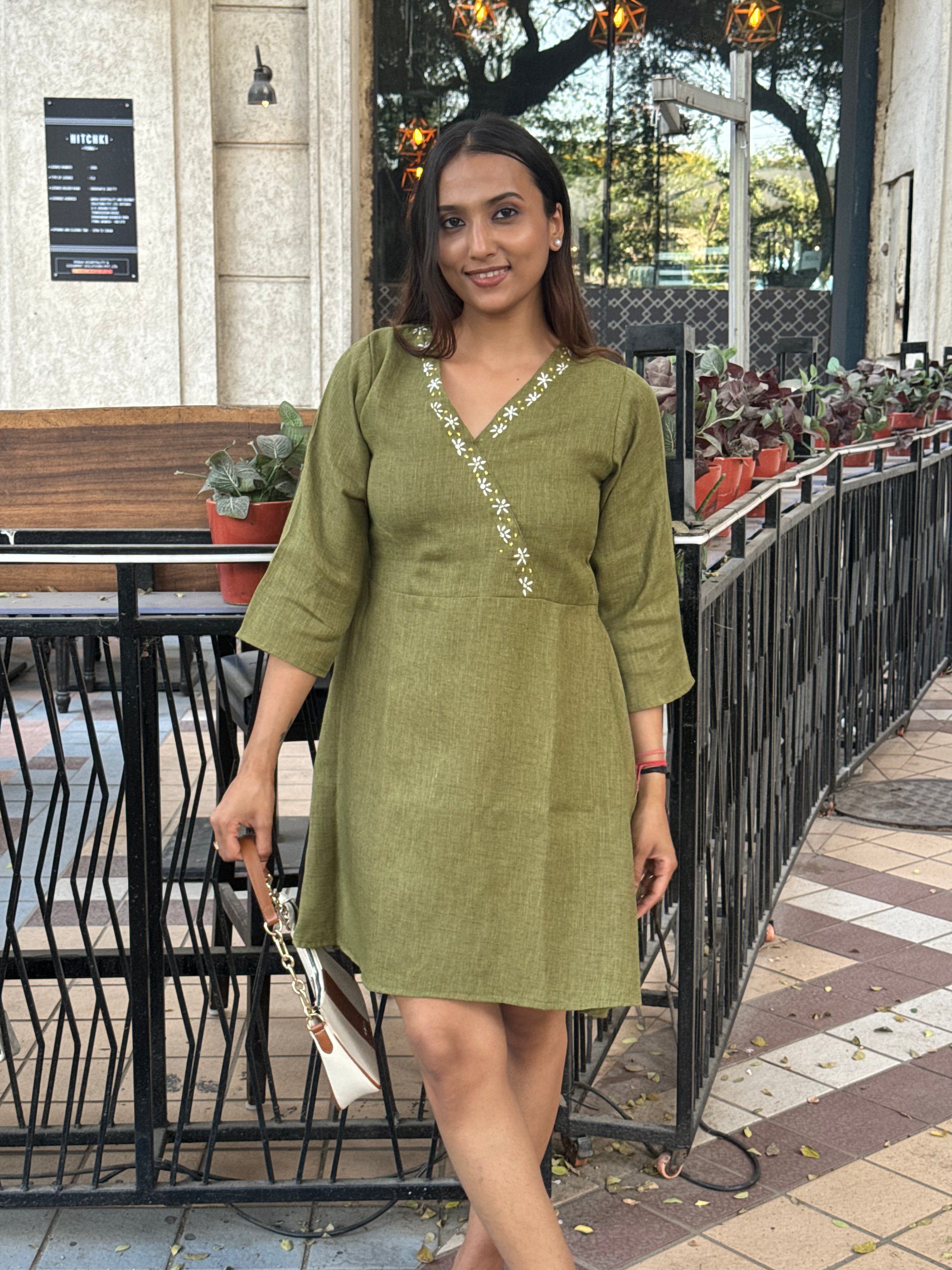 Summer dress with flower hand-embroidery