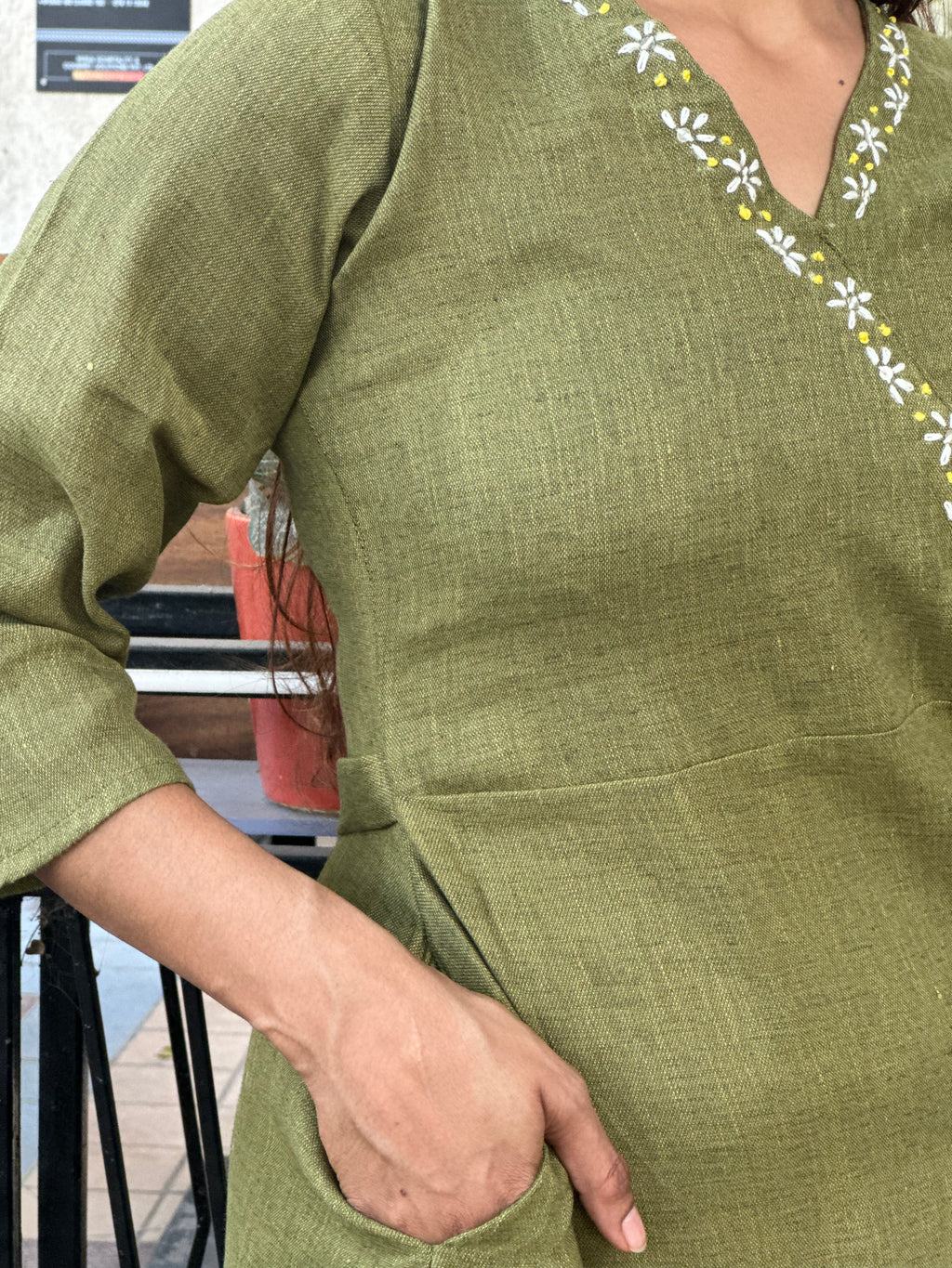 Summer dress with flower hand-embroidery